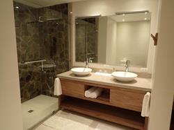 Philippines Atlantis Resort Dumaguete - Premier Garden Suite bathroom